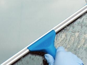 高空進(jìn)行玻璃清潔作業(yè)的時(shí)候，要注意什么呢？